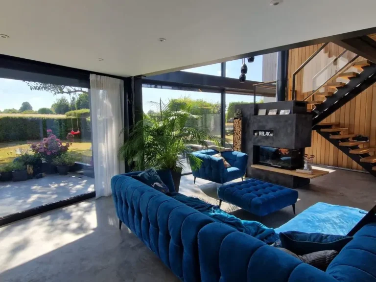 Fingerprintstudios Architects Ltd — Hampshire Architects contemporary open plan house with floor to ceiling windows and doors